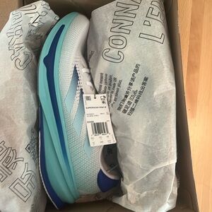 NIB Adidas Supernova Rise